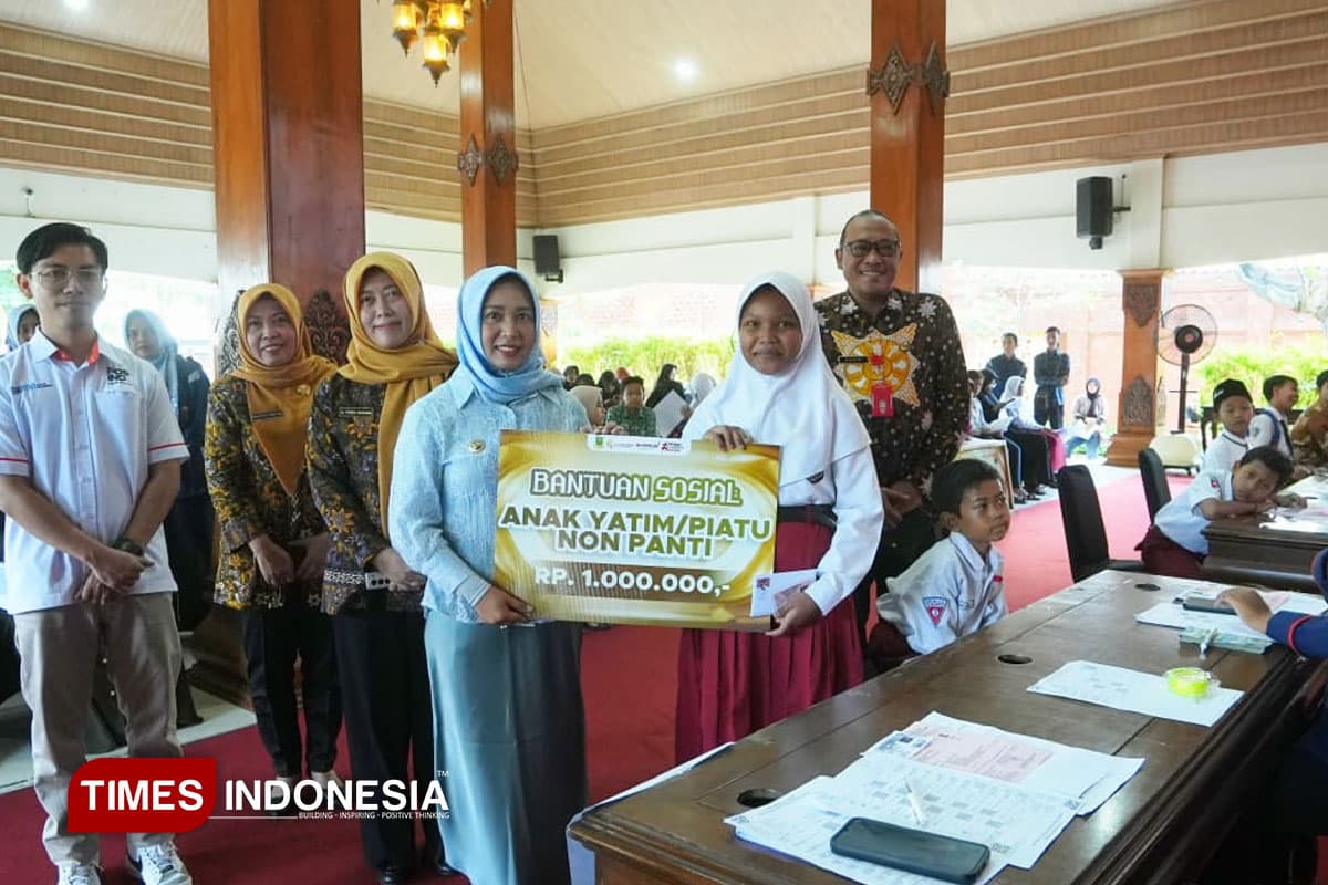 Pemkot Mojokerto Gandeng PT Pos Indonesia Salurkan Bantuan untuk 1.077 Lansia dan Anak Yatim